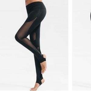 Active mesh stirrup leggings
